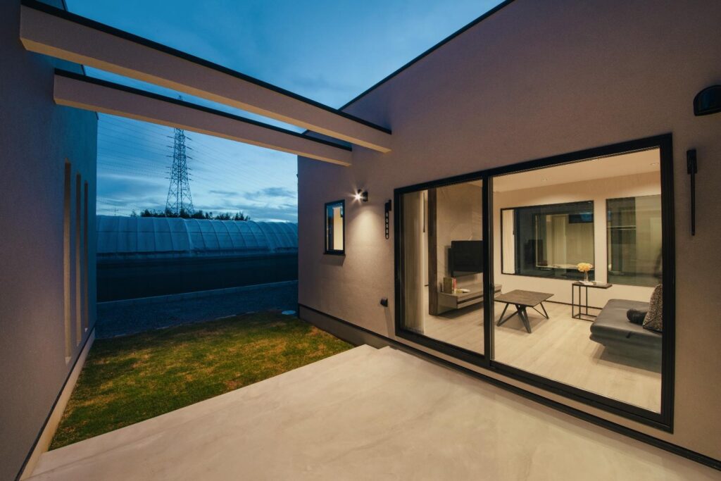 テラスやバルコニーは、室内と屋外のあいだの説明