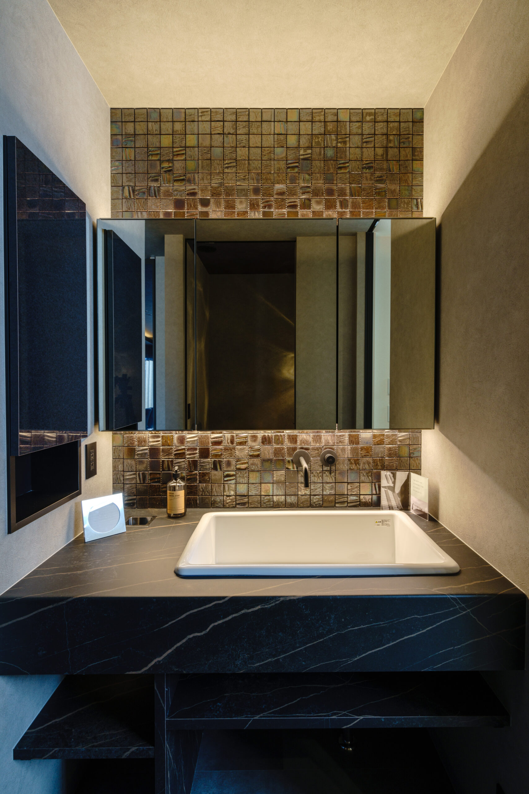 デザイン住宅　MIOSホテルのように暮らす平屋の造作洗面画像